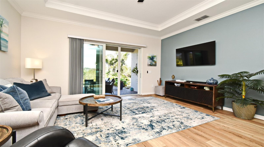 Great room with Crown Molding & Tray Ceiling