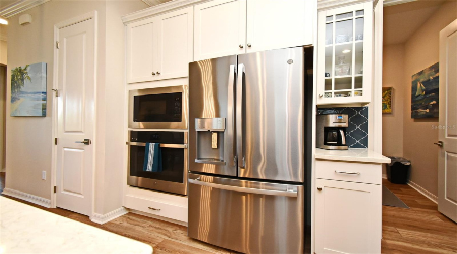 Kitchen with SS Applicances