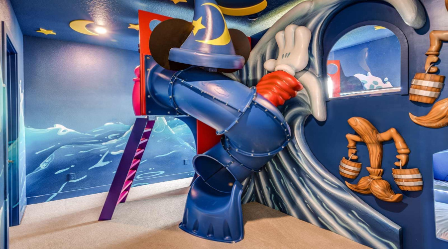 DAVENPORT, Florida 33837, 6 Bedrooms Bedrooms, ,6 BathroomsBathrooms,Residential,For Sale,PINE OAK,0,MFRS5115411