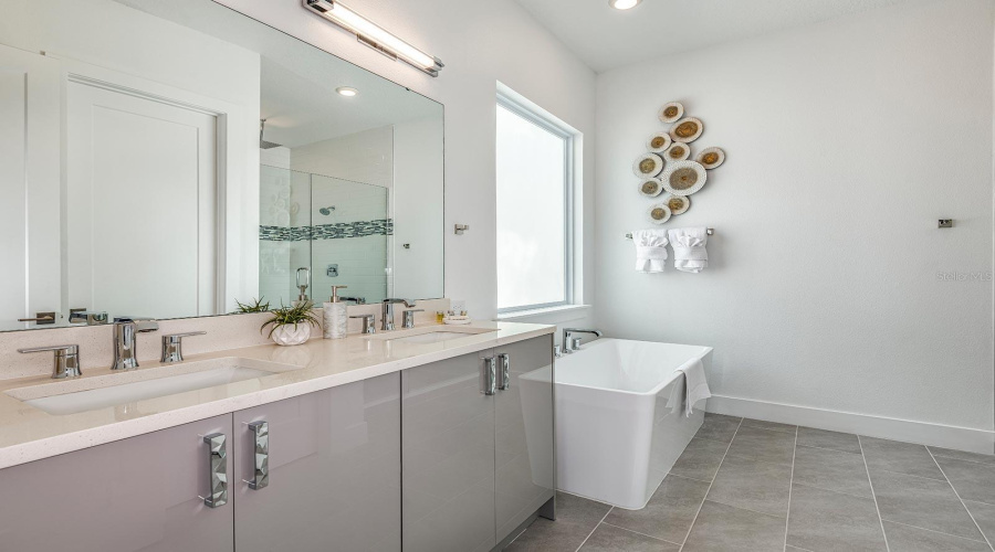 DAVENPORT, Florida 33837, 6 Bedrooms Bedrooms, ,6 BathroomsBathrooms,Residential,For Sale,PINE OAK,0,MFRS5115411