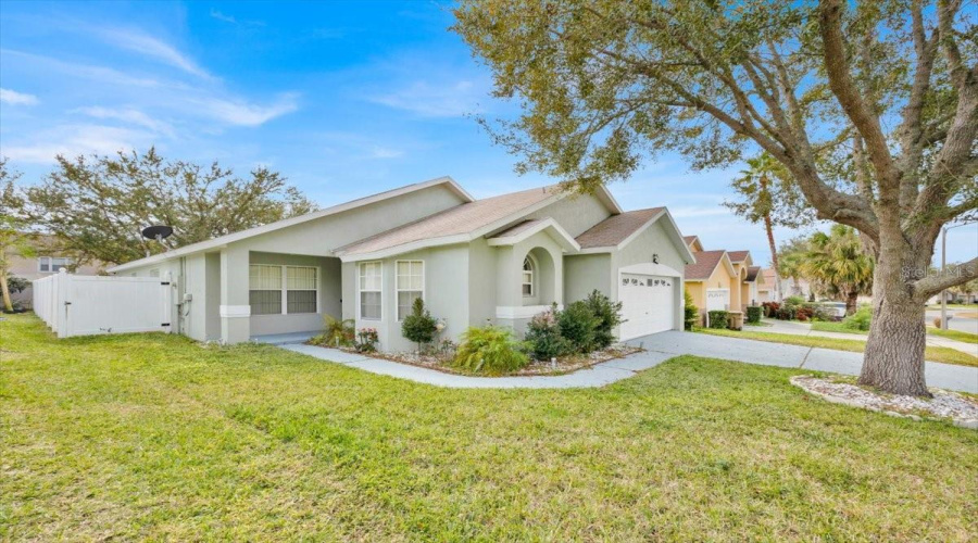 Kissimmee, Florida 34747, 4 Bedrooms Bedrooms, ,3 Bathroomsbathrooms,Residential,For Sale,Oneida,Mfro6276850