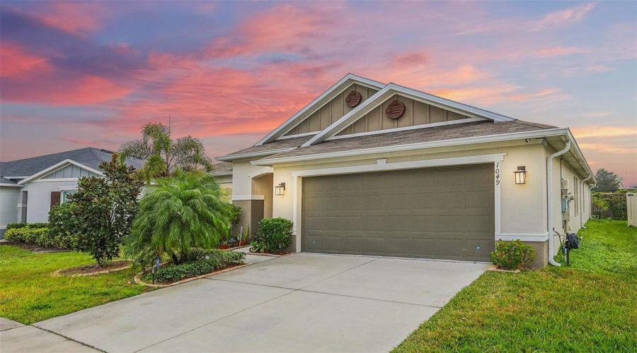 Davenport, Florida 33896, 4 Bedrooms Bedrooms, ,3 Bathroomsbathrooms,Residential,For Sale,Augustus,Mfrtb8346395