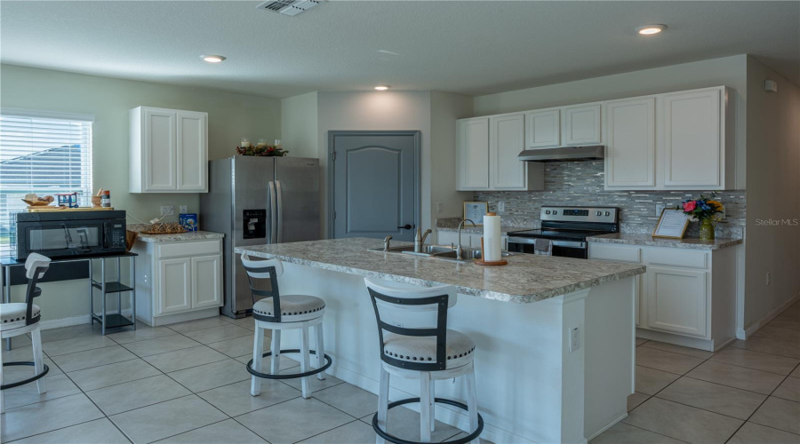DAVENPORT, Florida 33837, 4 Bedrooms Bedrooms, ,2 BathroomsBathrooms,Residential,For Sale,BERNARD,0,MFRTB8346586