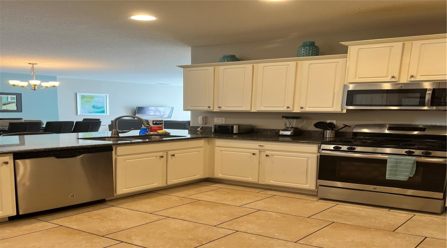 DAVENPORT, Florida 33837, 5 Bedrooms Bedrooms, ,5 BathroomsBathrooms,Residential,For Sale,OAKBOURNE,0,MFRO6278899