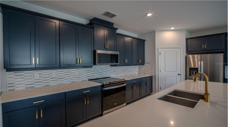 KISSIMMEE, Florida 34747, 4 Bedrooms Bedrooms, ,3 BathroomsBathrooms,Residential,For Sale,TURQUOISE WAVES,0,MFRO6278840