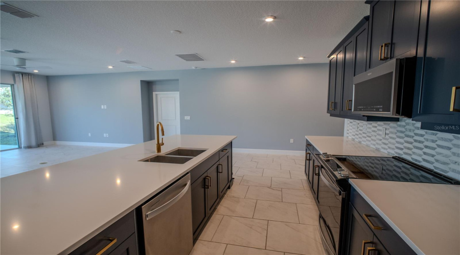 KISSIMMEE, Florida 34747, 4 Bedrooms Bedrooms, ,3 BathroomsBathrooms,Residential,For Sale,TURQUOISE WAVES,0,MFRO6278840