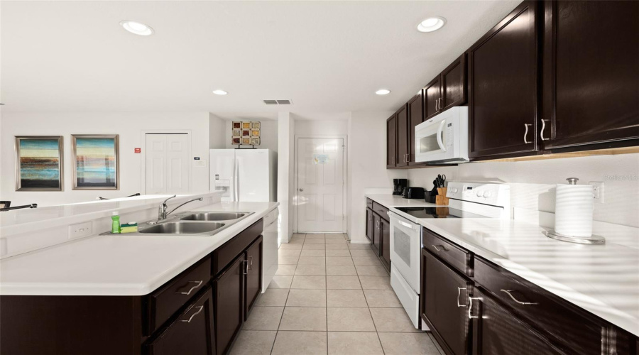 KISSIMMEE, Florida 34746, 4 Bedrooms Bedrooms, ,3 BathroomsBathrooms,Residential,For Sale,EMERALD GREEN,MFRS5120069