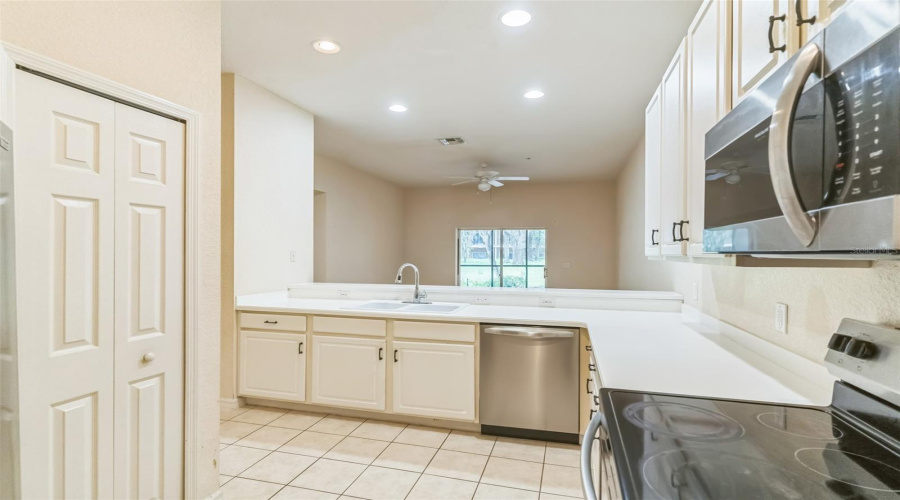 Davenport, Florida 33897, 2 Bedrooms Bedrooms, ,2 Bathroomsbathrooms,Residential,For Sale,Paradise Parade,Mfro6242520