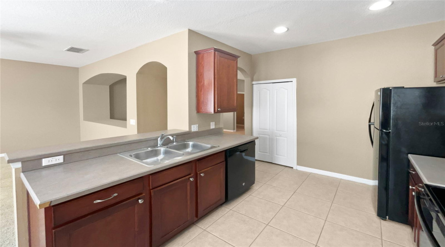 KISSIMMEE, Florida 34746, 3 Bedrooms Bedrooms, ,2 BathroomsBathrooms,Residential,For Sale,GRASMERE VIEW,MFRO6279534