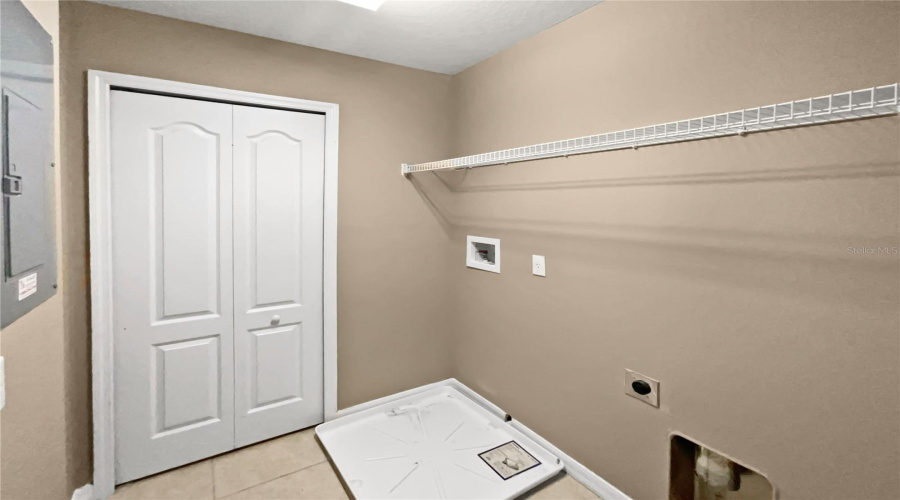 KISSIMMEE, Florida 34746, 3 Bedrooms Bedrooms, ,2 BathroomsBathrooms,Residential,For Sale,GRASMERE VIEW,MFRO6279534