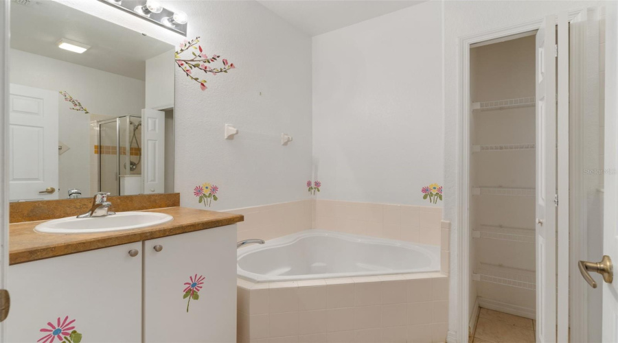 DAVENPORT, Florida 33837, 4 Bedrooms Bedrooms, ,3 BathroomsBathrooms,Residential,For Sale,VINE DR,0,MFRTB8348007