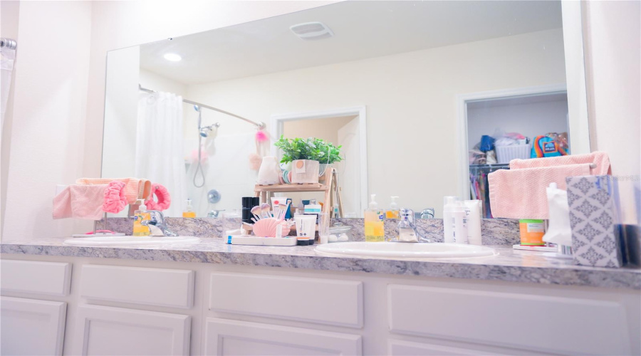 DAVENPORT, Florida 33837, 3 Bedrooms Bedrooms, ,2 BathroomsBathrooms,Residential,For Sale,BERRY,0,MFRO6279867