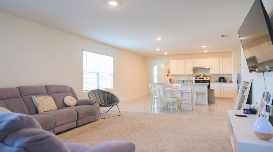 DAVENPORT, Florida 33837, 3 Bedrooms Bedrooms, ,2 BathroomsBathrooms,Residential,For Sale,BERRY,0,MFRO6279867