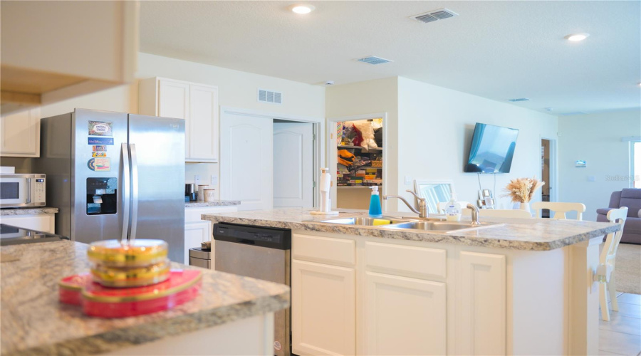 DAVENPORT, Florida 33837, 3 Bedrooms Bedrooms, ,2 BathroomsBathrooms,Residential,For Sale,BERRY,0,MFRO6279867
