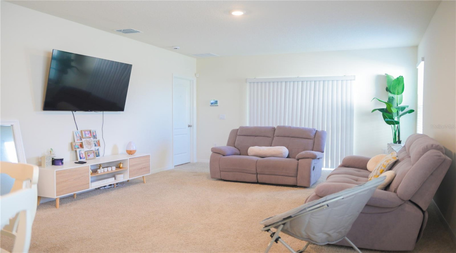 DAVENPORT, Florida 33837, 3 Bedrooms Bedrooms, ,2 BathroomsBathrooms,Residential,For Sale,BERRY,0,MFRO6279867