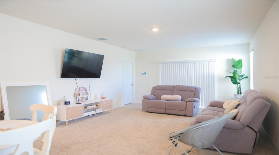 DAVENPORT, Florida 33837, 3 Bedrooms Bedrooms, ,2 BathroomsBathrooms,Residential,For Sale,BERRY,0,MFRO6279867