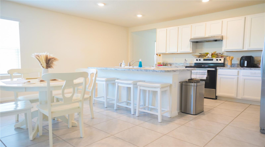 DAVENPORT, Florida 33837, 3 Bedrooms Bedrooms, ,2 BathroomsBathrooms,Residential,For Sale,BERRY,0,MFRO6279867