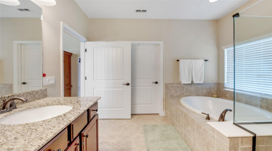 DAVENPORT, Florida 33837, 2 Bedrooms Bedrooms, ,2 BathroomsBathrooms,Residential,For Sale,ALMERIA,0,MFRS5120376