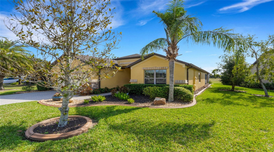 DAVENPORT, Florida 33837, 2 Bedrooms Bedrooms, ,2 BathroomsBathrooms,Residential,For Sale,ALMERIA,0,MFRS5120376