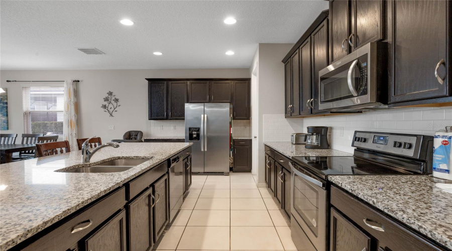 KISSIMMEE, Florida 34747, 7 Bedrooms Bedrooms, ,6 BathroomsBathrooms,Residential,For Sale,SUNSHINE RIDGE,0,MFRO6280131