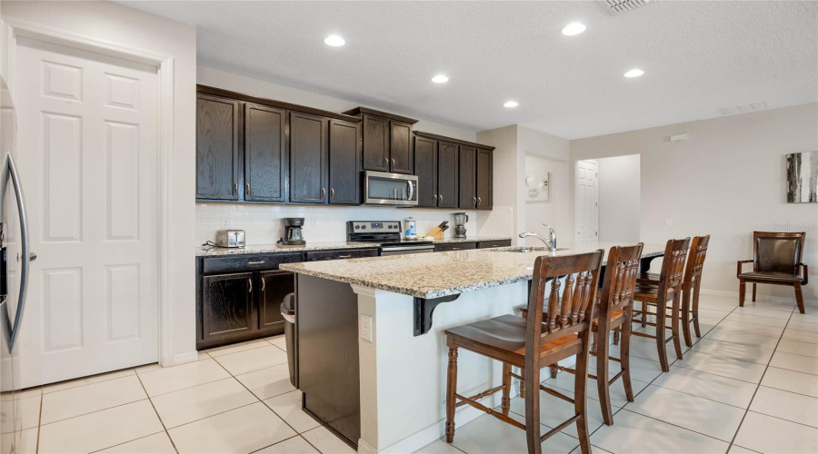 KISSIMMEE, Florida 34747, 7 Bedrooms Bedrooms, ,6 BathroomsBathrooms,Residential,For Sale,SUNSHINE RIDGE,0,MFRO6280131