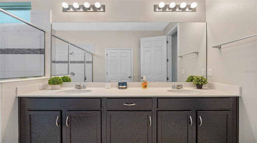 KISSIMMEE, Florida 34747, 7 Bedrooms Bedrooms, ,6 BathroomsBathrooms,Residential,For Sale,SUNSHINE RIDGE,0,MFRO6280131