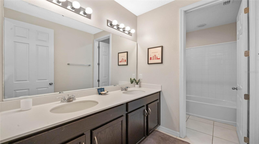 KISSIMMEE, Florida 34747, 7 Bedrooms Bedrooms, ,6 BathroomsBathrooms,Residential,For Sale,SUNSHINE RIDGE,0,MFRO6280131