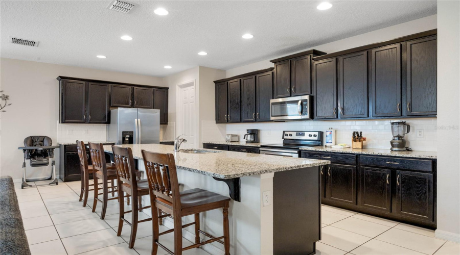 KISSIMMEE, Florida 34747, 7 Bedrooms Bedrooms, ,6 BathroomsBathrooms,Residential,For Sale,SUNSHINE RIDGE,0,MFRO6280131