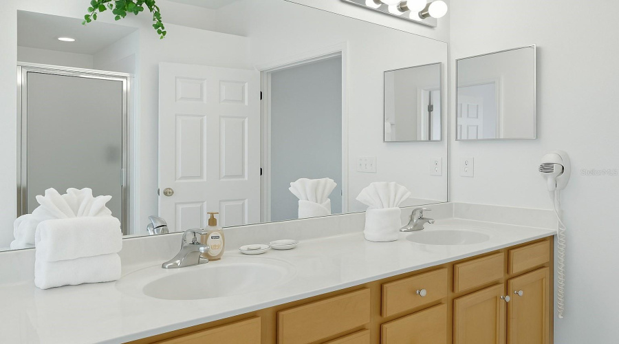 KISSIMMEE, Florida 34747, 5 Bedrooms Bedrooms, ,3 BathroomsBathrooms,Residential,For Sale,SUNRISE KEY,0,MFRS5120588