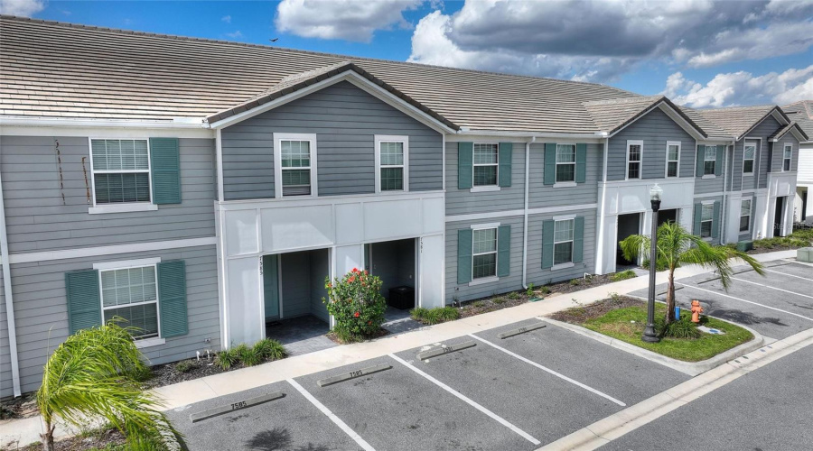 DAVENPORT, Florida 33837, 5 Bedrooms Bedrooms, ,4 BathroomsBathrooms,Residential,For Sale,OAK SPRING,0,MFRG5092856