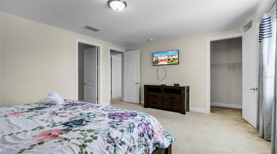 KISSIMMEE, Florida 34747, 8 Bedrooms Bedrooms, ,7 BathroomsBathrooms,Residential,For Sale,LASSO,0,MFRS5120195