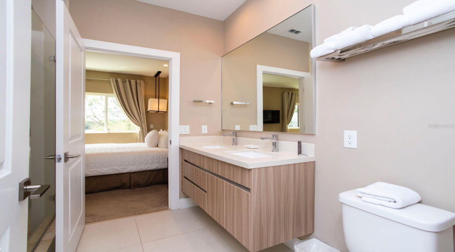 Bathroom (Master)