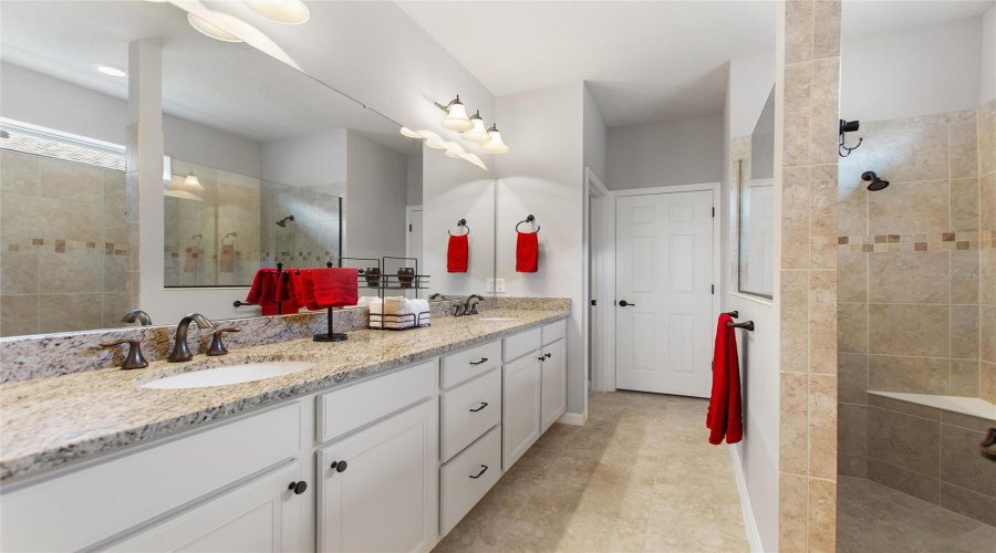 DAVENPORT, Florida 33837, 2 Bedrooms Bedrooms, ,2 BathroomsBathrooms,Residential,For Sale,TOLDEDO,0,MFRTB8349174
