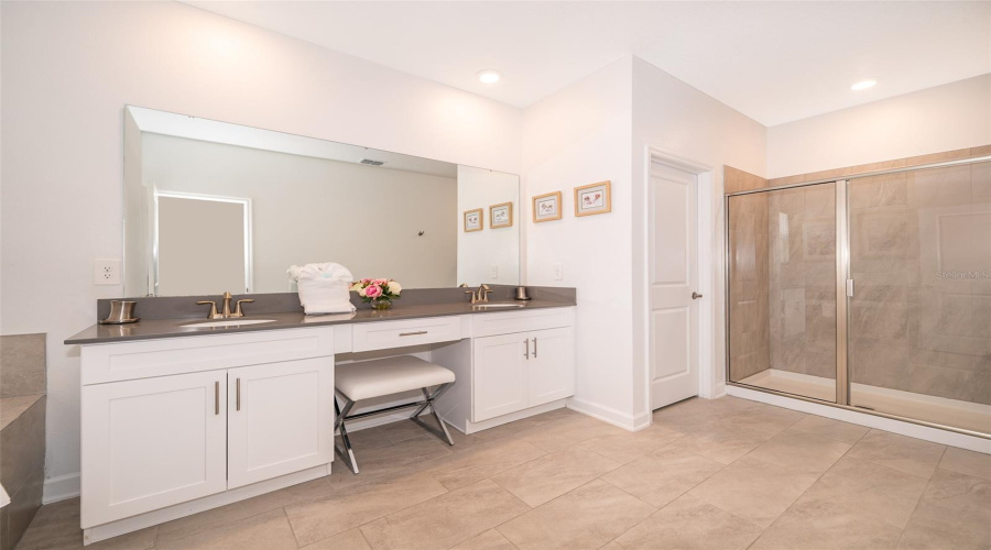 KISSIMMEE, Florida 34746, 5 Bedrooms Bedrooms, ,5 BathroomsBathrooms,Residential,For Sale,RHYME,0,MFRO6280643