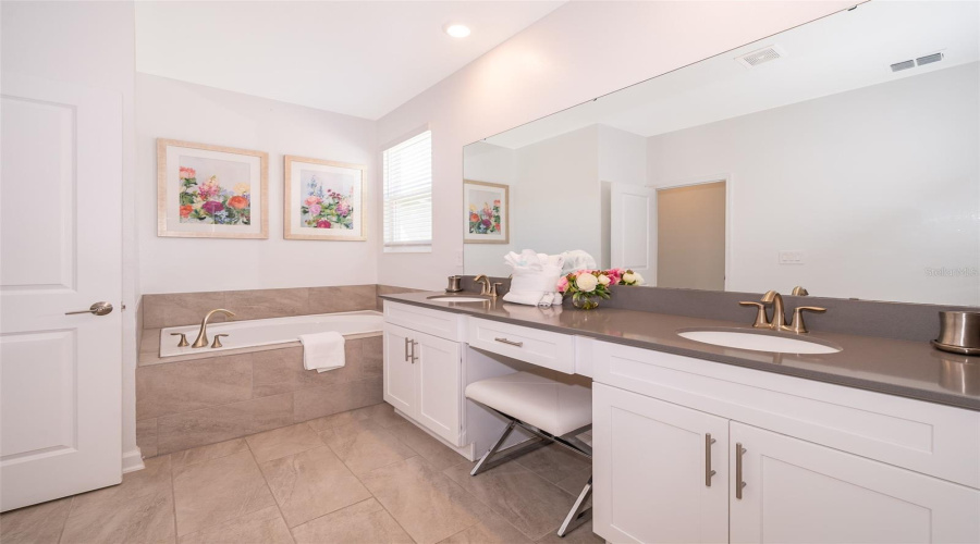 KISSIMMEE, Florida 34746, 5 Bedrooms Bedrooms, ,5 BathroomsBathrooms,Residential,For Sale,RHYME,0,MFRO6280643