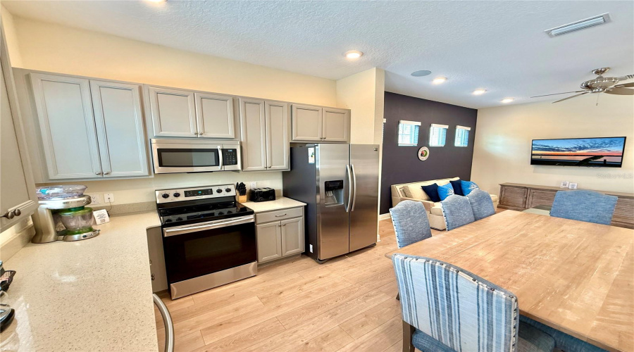 KISSIMMEE, Florida 34747, 4 Bedrooms Bedrooms, ,3 BathroomsBathrooms,Residential,For Sale,LATITUDE,0,MFRO6275413