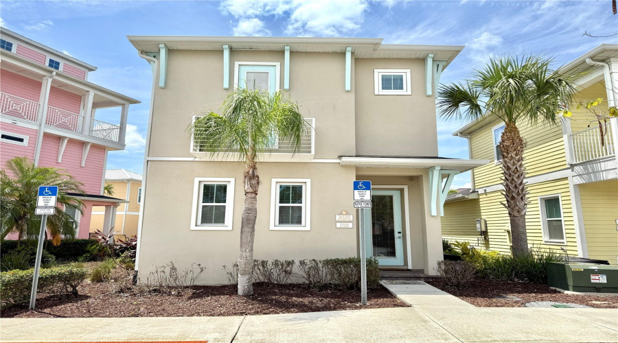 KISSIMMEE, Florida 34747, 4 Bedrooms Bedrooms, ,3 BathroomsBathrooms,Residential,For Sale,LATITUDE,0,MFRO6275413