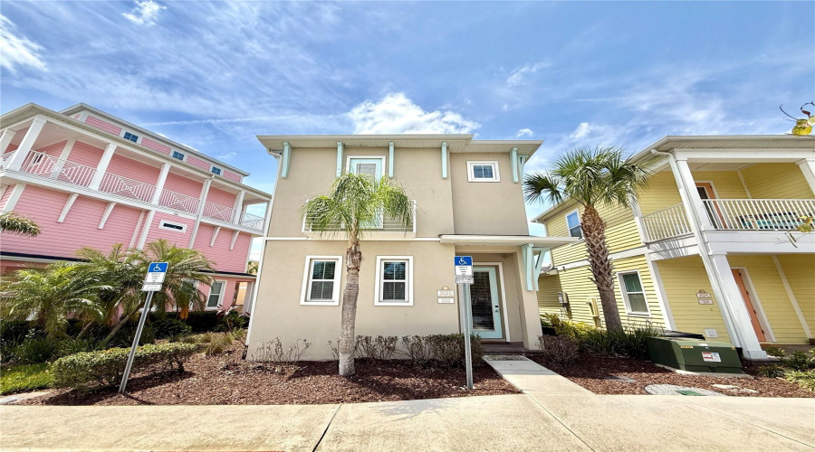 KISSIMMEE, Florida 34747, 4 Bedrooms Bedrooms, ,3 BathroomsBathrooms,Residential,For Sale,LATITUDE,0,MFRO6275413