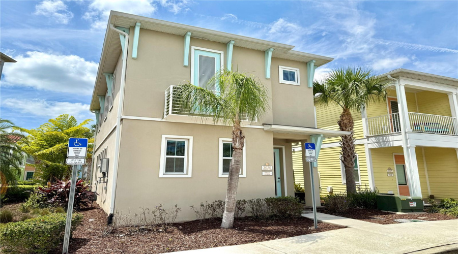 KISSIMMEE, Florida 34747, 4 Bedrooms Bedrooms, ,3 BathroomsBathrooms,Residential,For Sale,LATITUDE,0,MFRO6275413