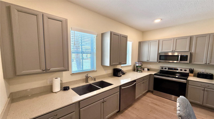 KISSIMMEE, Florida 34747, 4 Bedrooms Bedrooms, ,3 BathroomsBathrooms,Residential,For Sale,LATITUDE,0,MFRO6275413