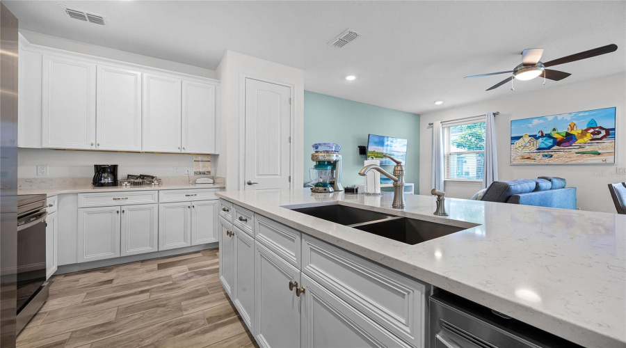 KISSIMMEE, Florida 34747, 4 Bedrooms Bedrooms, ,3 BathroomsBathrooms,Residential,For Sale,COCONUT,0,MFRO6280794