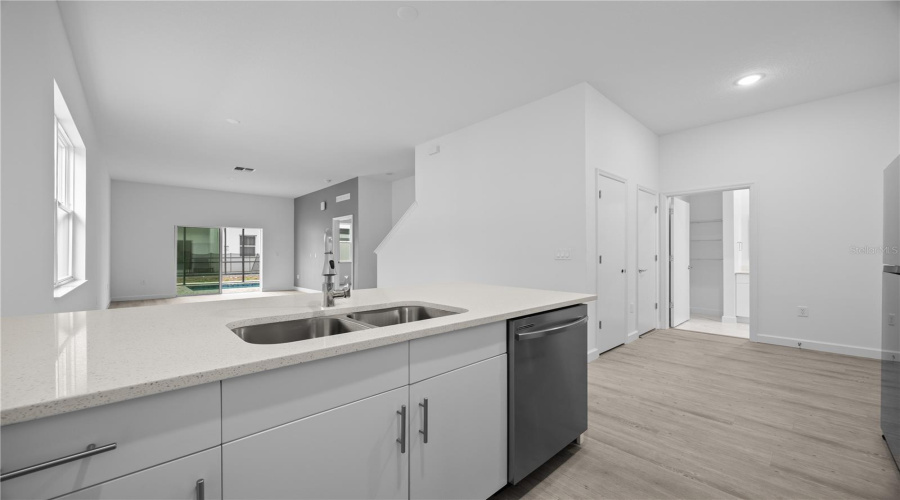 DAVENPORT, Florida 33896, 5 Bedrooms Bedrooms, ,4 BathroomsBathrooms,Residential,For Sale,TRIKOMO,MFRO6281040