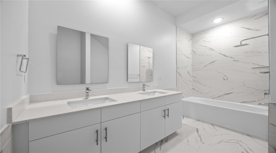 DAVENPORT, Florida 33896, 5 Bedrooms Bedrooms, ,4 BathroomsBathrooms,Residential,For Sale,TRIKOMO,MFRO6281040