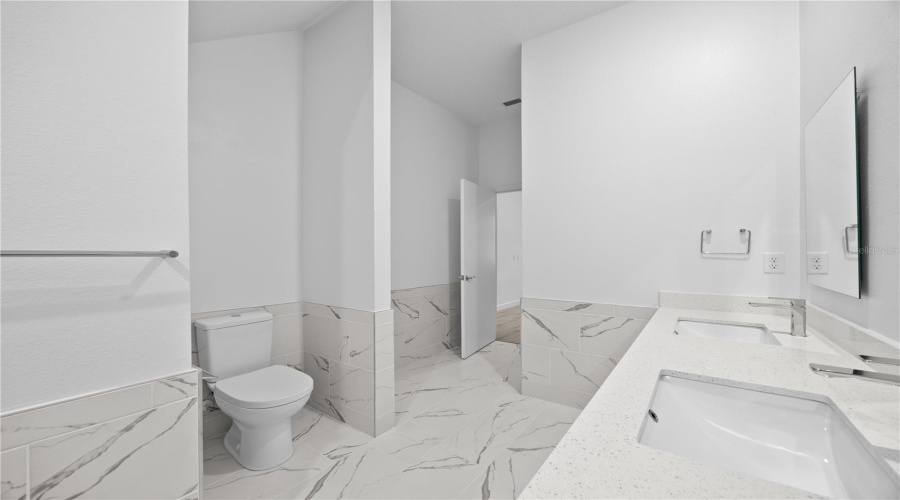 DAVENPORT, Florida 33896, 5 Bedrooms Bedrooms, ,4 BathroomsBathrooms,Residential,For Sale,TRIKOMO,MFRO6281040