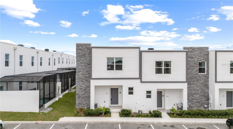 DAVENPORT, Florida 33896, 5 Bedrooms Bedrooms, ,4 BathroomsBathrooms,Residential,For Sale,TRIKOMO,MFRO6281040