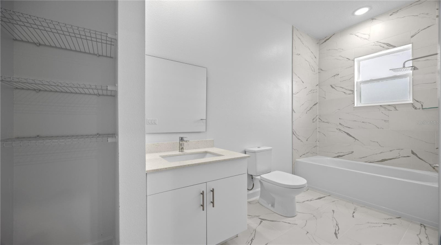 DAVENPORT, Florida 33896, 5 Bedrooms Bedrooms, ,4 BathroomsBathrooms,Residential,For Sale,TRIKOMO,MFRO6281040