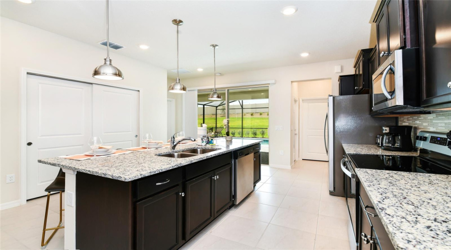 DAVENPORT, Florida 33897, 5 Bedrooms Bedrooms, ,5 BathroomsBathrooms,Residential,For Sale,LILAC,0,MFRO6281528