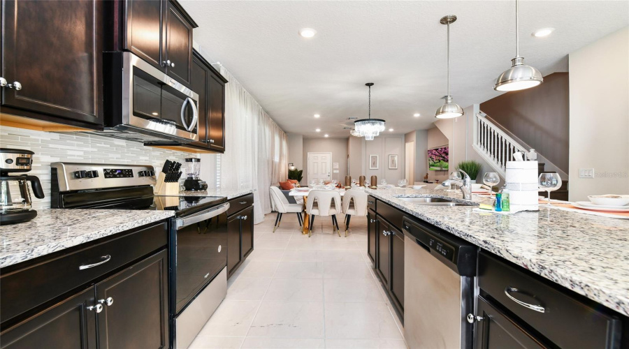 DAVENPORT, Florida 33897, 5 Bedrooms Bedrooms, ,5 BathroomsBathrooms,Residential,For Sale,LILAC,0,MFRO6281528