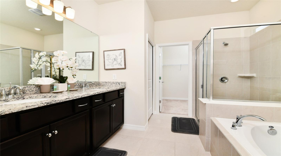 DAVENPORT, Florida 33897, 5 Bedrooms Bedrooms, ,5 BathroomsBathrooms,Residential,For Sale,LILAC,0,MFRO6281528