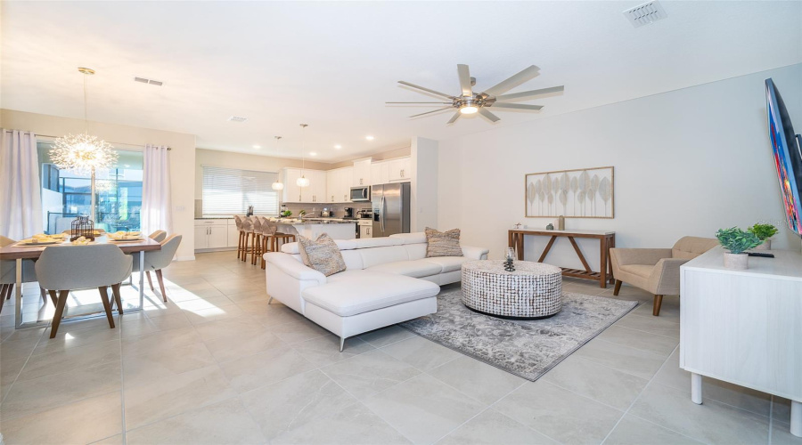 KISSIMMEE, Florida 34747, 4 Bedrooms Bedrooms, ,4 BathroomsBathrooms,Residential,For Sale,TROPICAL PALMS,0,MFRS5120824